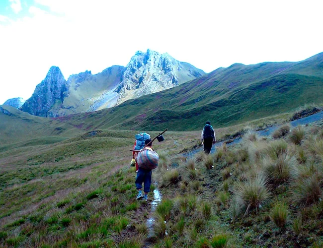 Zurite Yanaccocha Trail